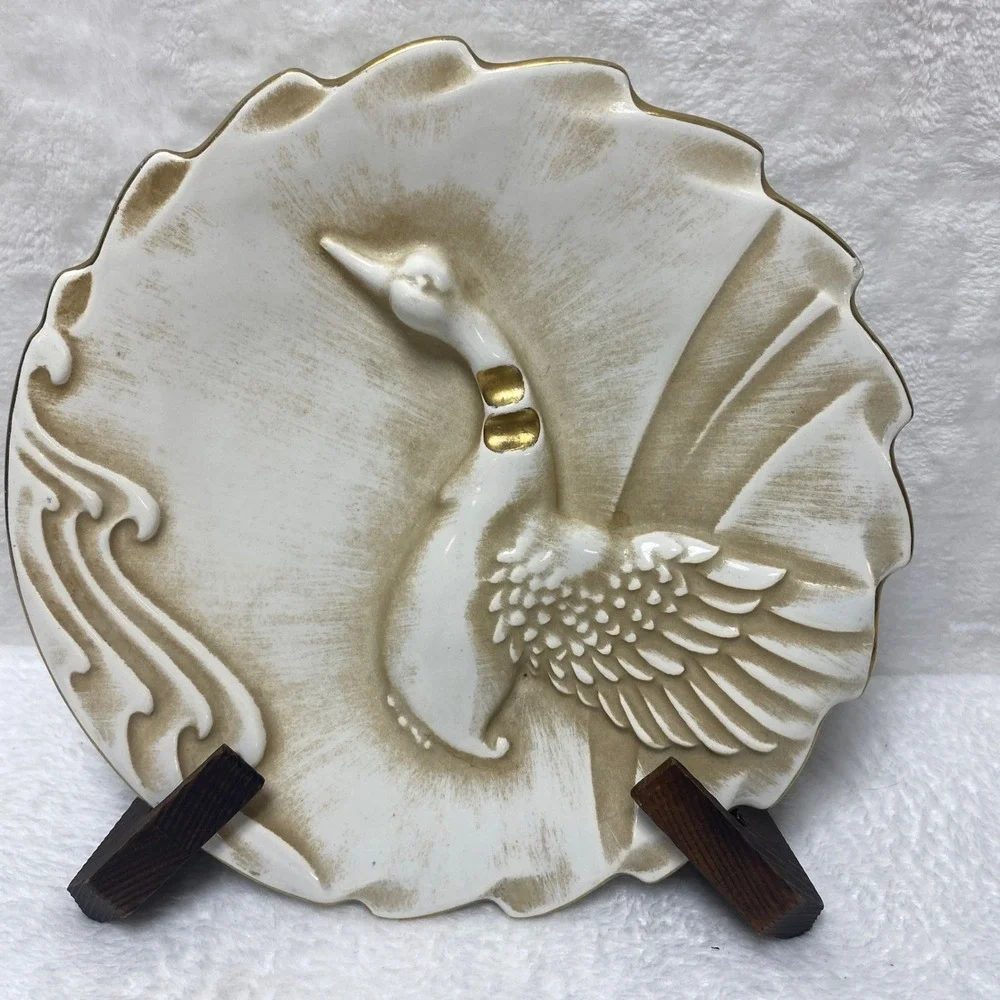 VTG Haeger Embossed Duck Goose White Plate Gold Tone Accent Decorative‎ Wall Art
